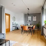 شقة C4s -come4stay -innharmony- Stilvoll Eingerichtetes Fuer Bis Zu 8 Personen - Hochwertige Betten I Voll Ausgestattete Kueche I Balkon I Badezimmer I Wlan I Smart Tv Toging am Inn