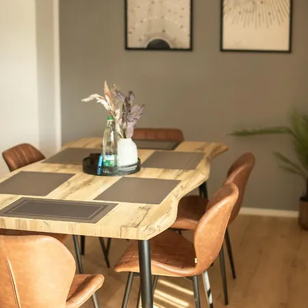 아파트 C4s -come4stay -innharmony- Stilvoll Eingerichtetes Fuer Bis Zu 8 Personen - Hochwertige Betten I Voll Ausgestattete Kueche I Balkon I Badezimmer I Wlan I Smart Tv *